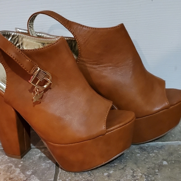 Heels - Picture 5 of 5